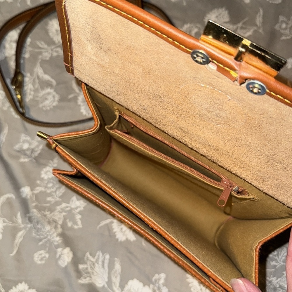 Dooney & Bourke All-Weather Leather Purse Bag - Picture 7 of 9